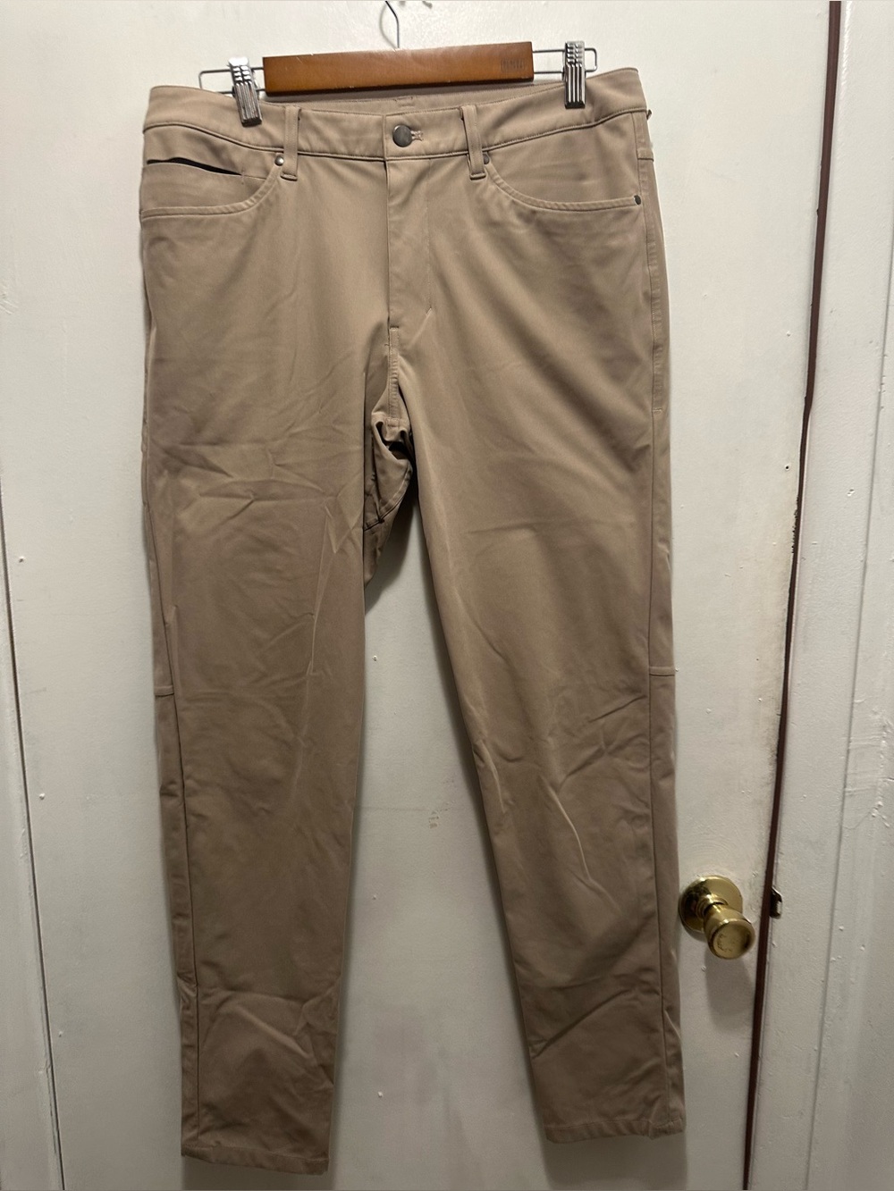 Lululemon Men’s Khaki Performance Pants Size 32 Tan Stretch 31” Inseam